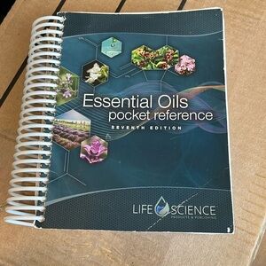 Essential Oils Pocket Reference 7th Edition by Life Science